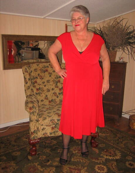 TAC Amateurs offers a free xxx photo gallery with Girdle Goddess unveiling perfect form