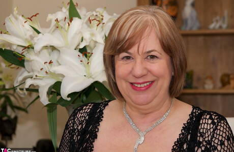 TAC Amateurs are pleased to offer you a free pictures featuring Speedybee in jerking pussy porn