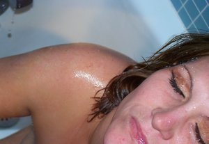 Kinky Florida Amateurs are pleased to offer you a free pictures featuring young lady in pissing porn